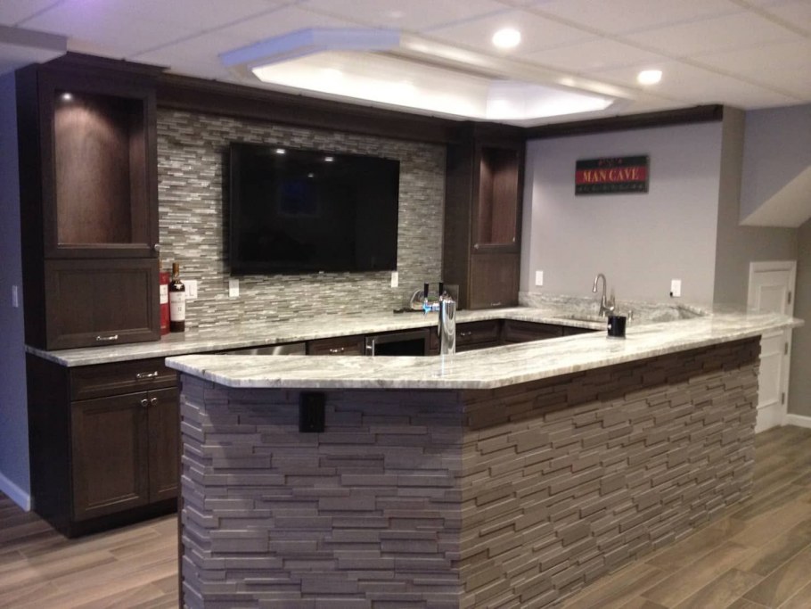 Кухня камень и дерево