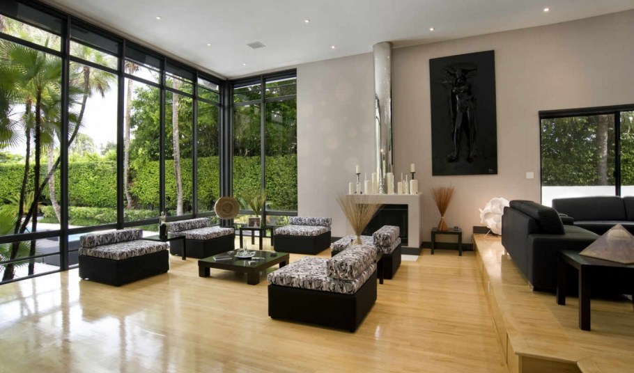 Панорамные окна в гостиной