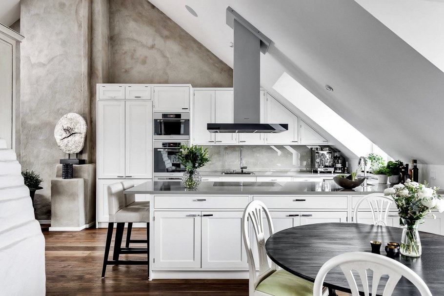 Кухня на мансардном этаже