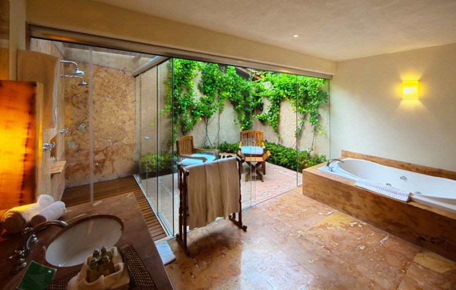 Кровать в тропическом стиле