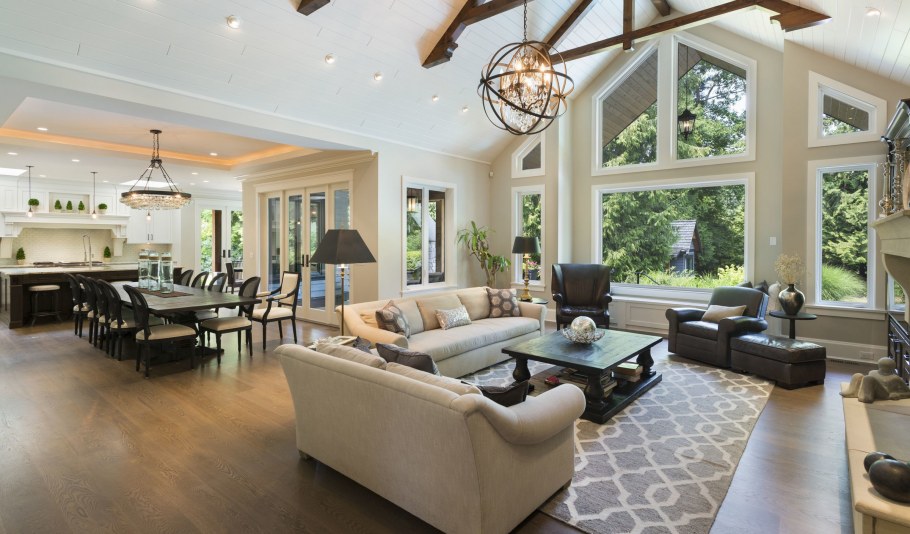 Дом с большой гостиной