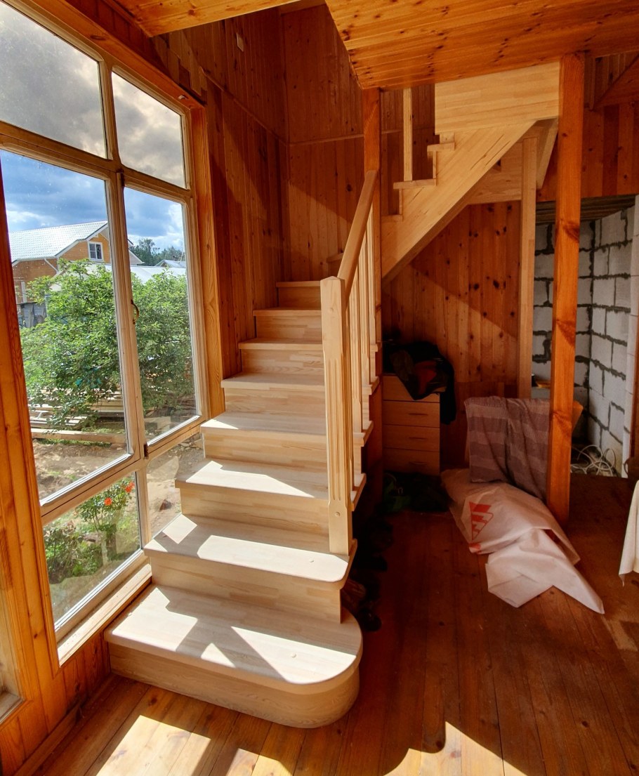 Лестница на даче