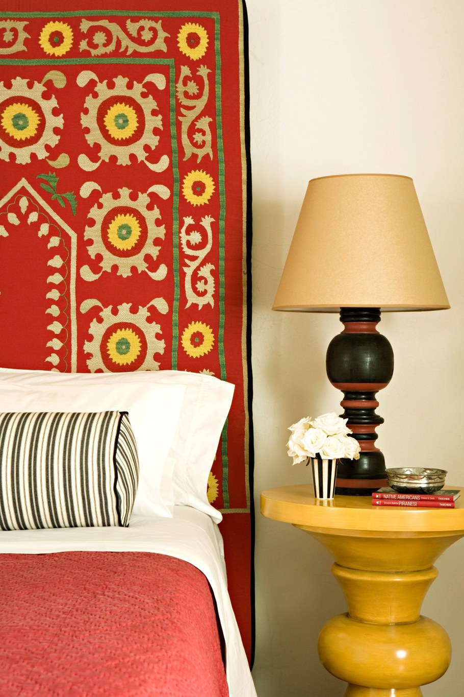 Ковер на стене в интерьере