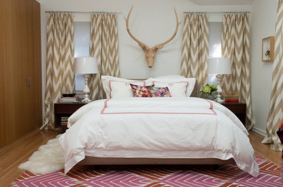 Рога в интерьере спален