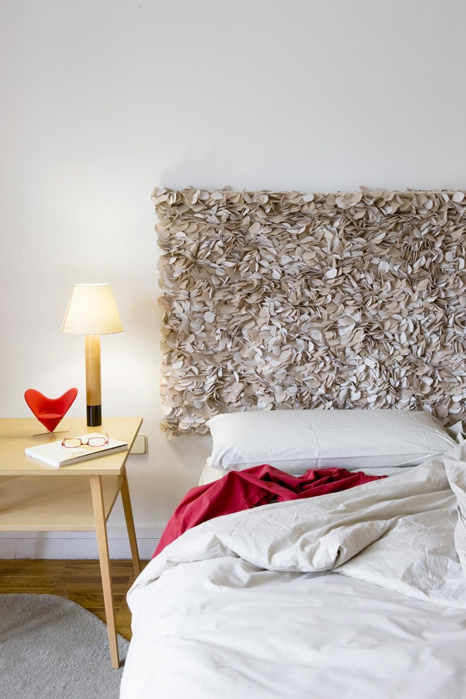 Креативное изголовье кровати