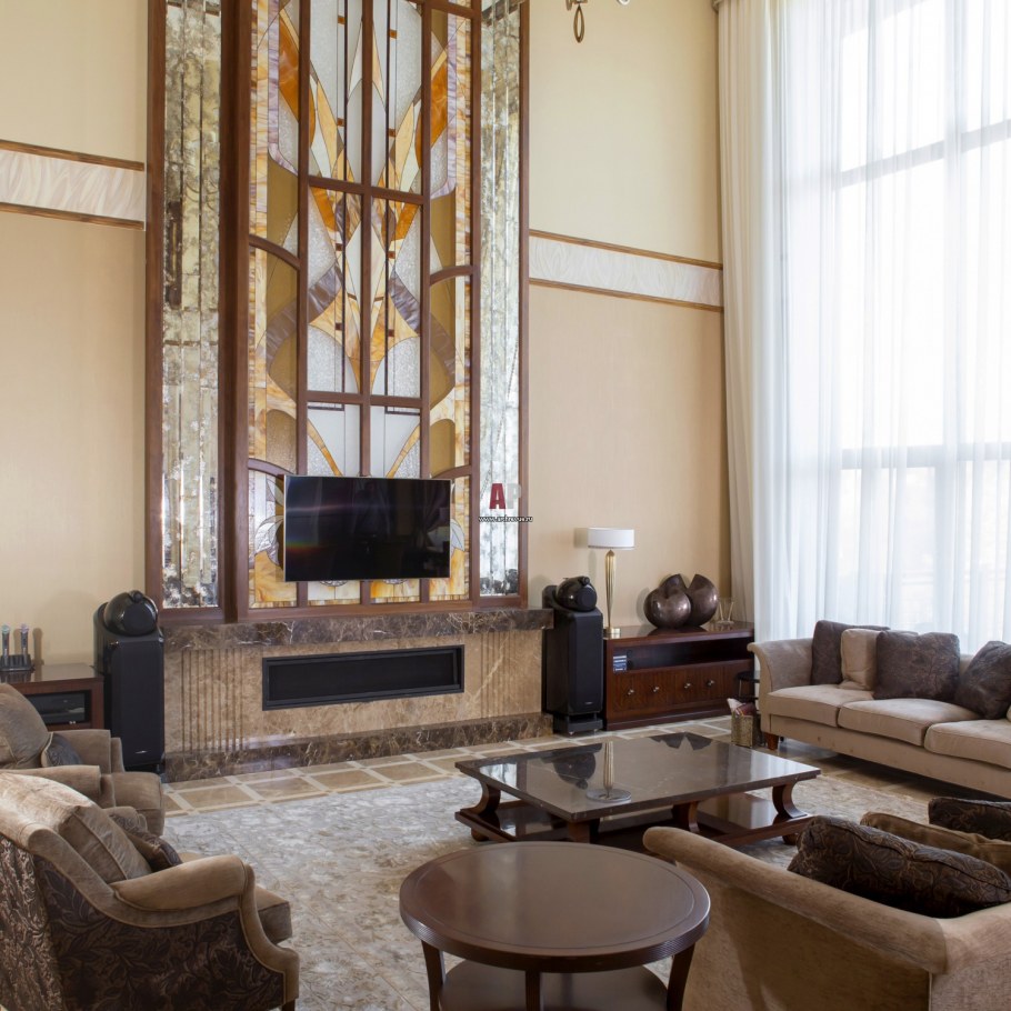 Витражи в интерьере гостиной