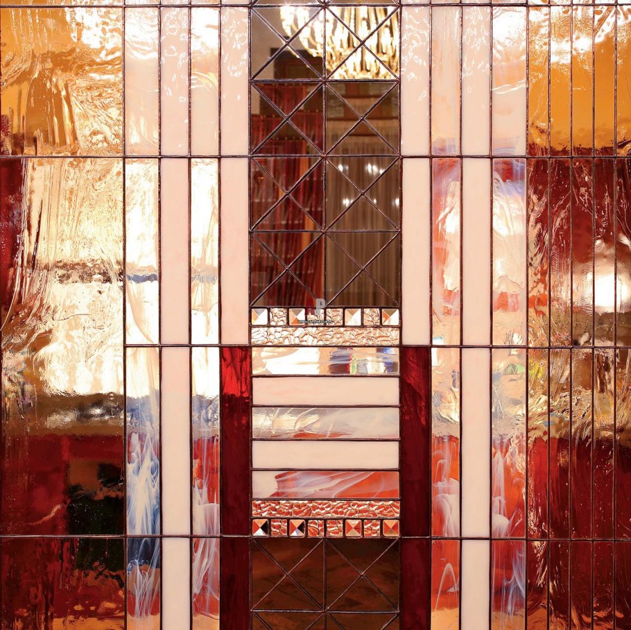 Шале с витражом