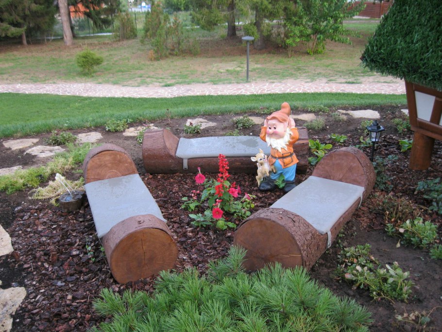 Песочница из бревен