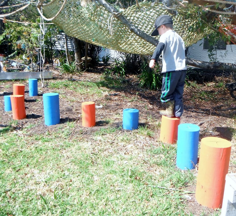 Деревянные пеньки для детской площадки