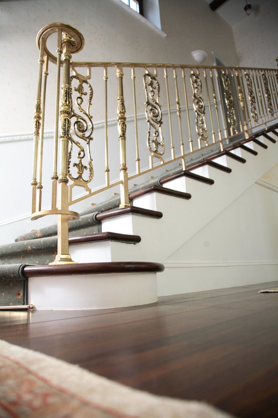 Лестница из латуни