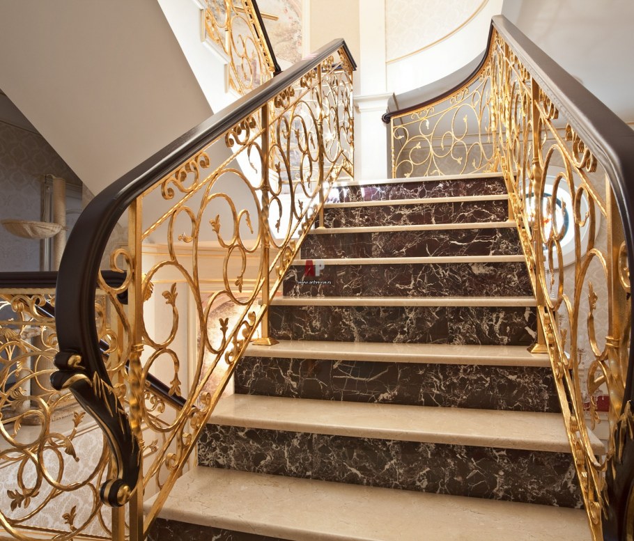 Лестница латунь