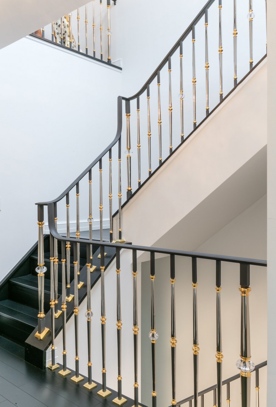 Ограждение лестницы в загородном доме - «Mercury Forge»