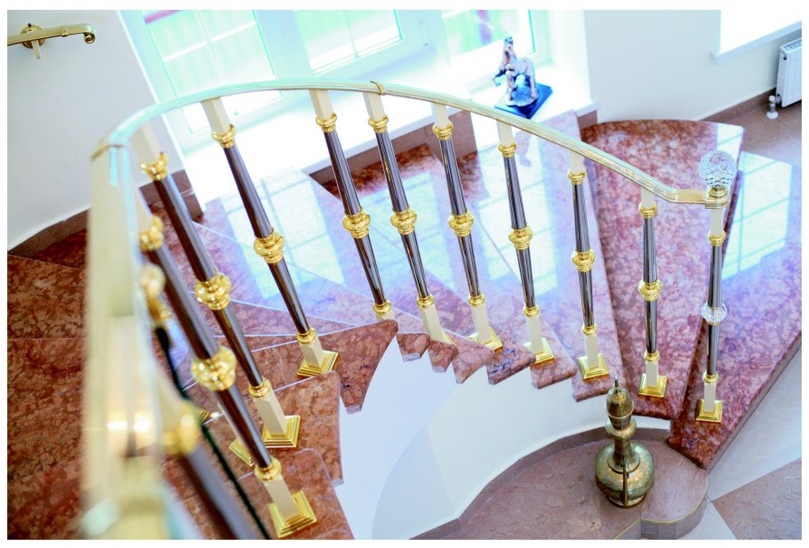 Бронзовые балясины для лестниц