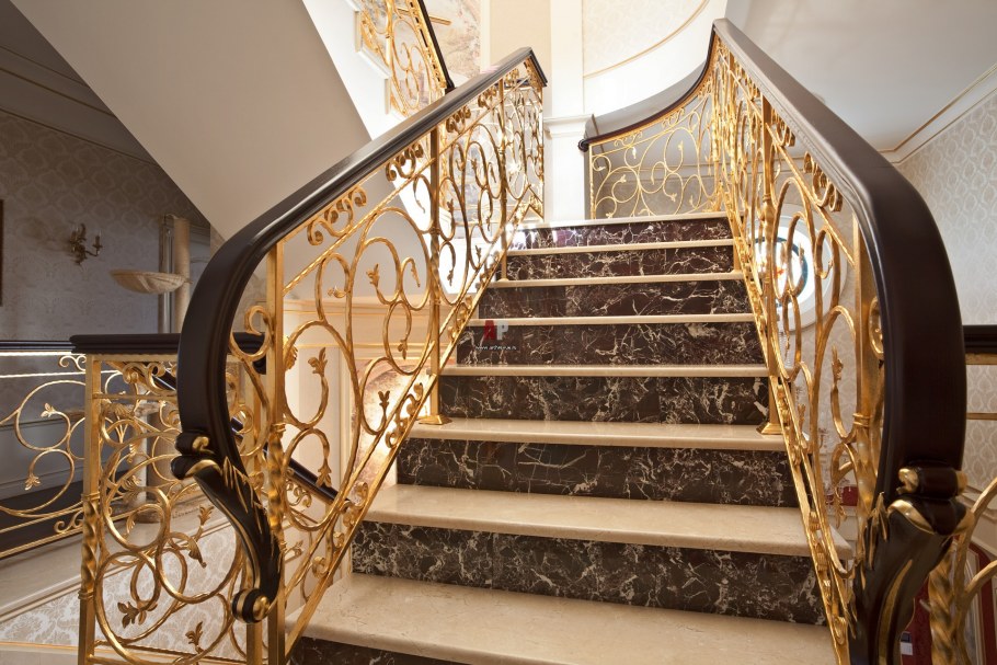 Винтовые лестницы от Эндрю Макконнелла