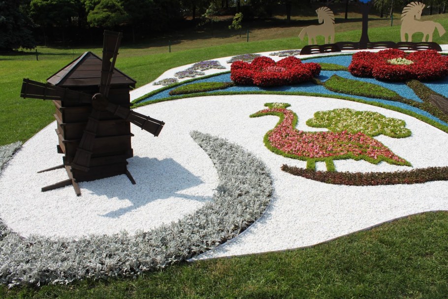 Клумбы с декоративным щебнем