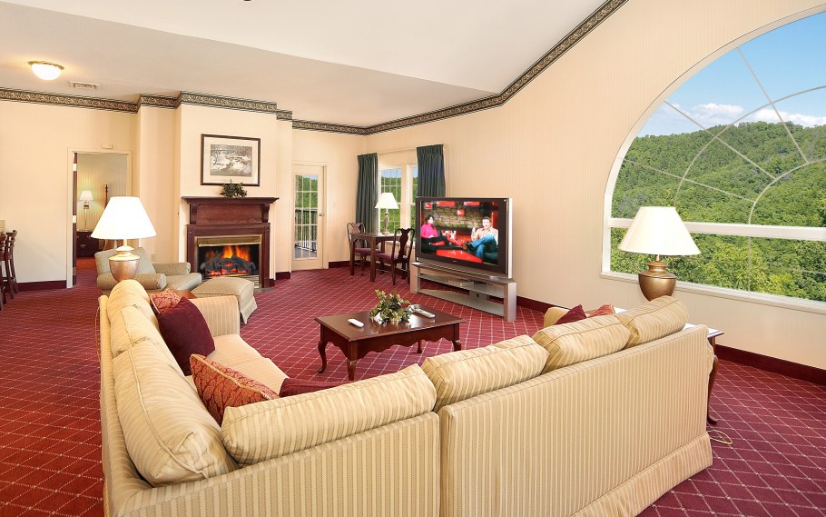 Спальня с бассейном