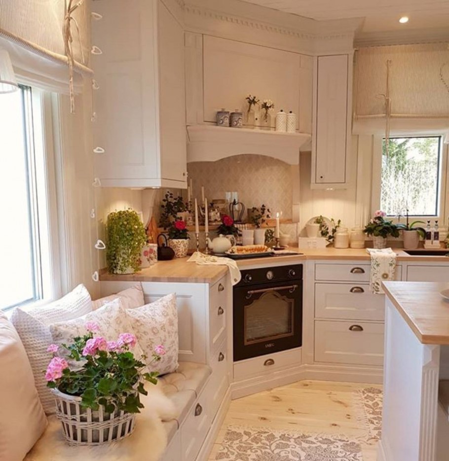 Уютная обеденная зона на кухне