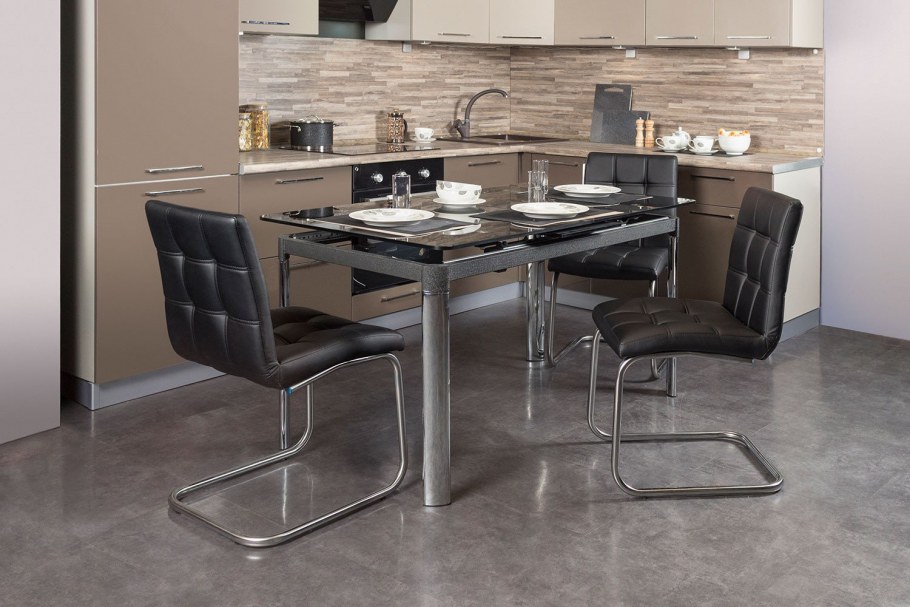 Кухонный гарнитур черно-белый