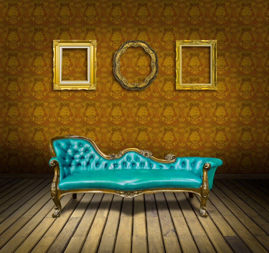 Старинный диван