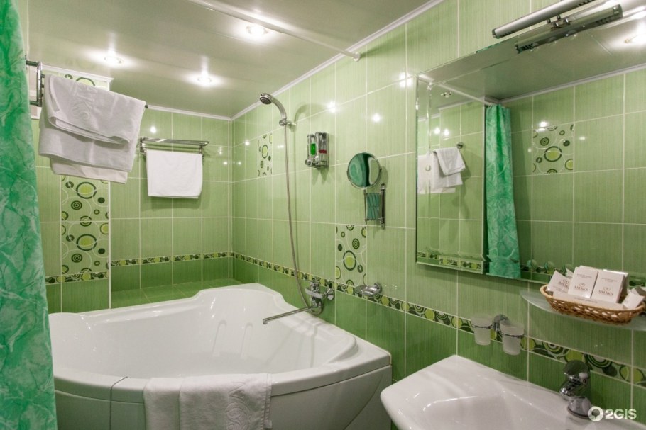 Зеленая ванная комната в хрущевке