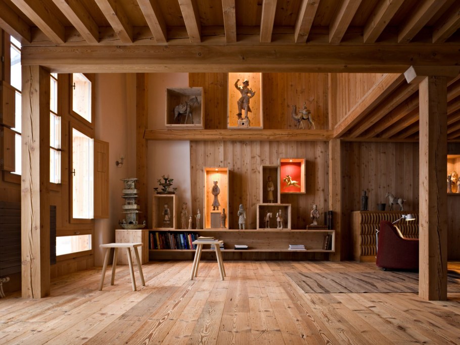 Деревянная стена в интерьере