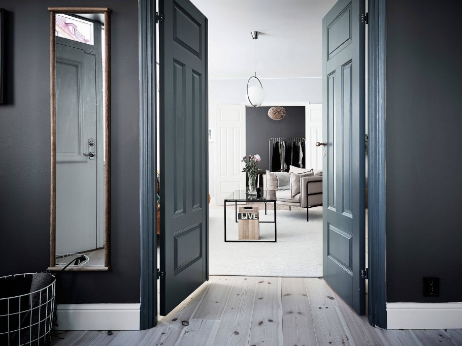 Темно серый коридор