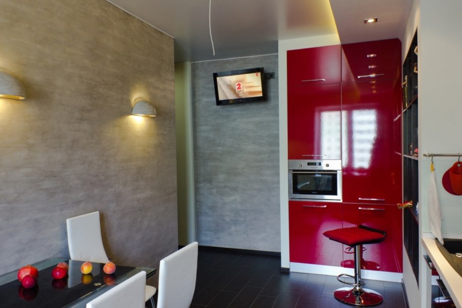 Светлая декоративная штукатурка на кухне