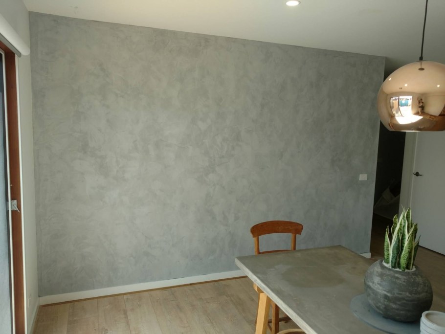 Отделка кухни искусственным камнем