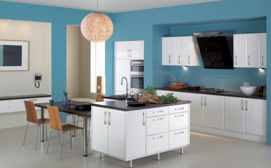 Голубые стены на кухне