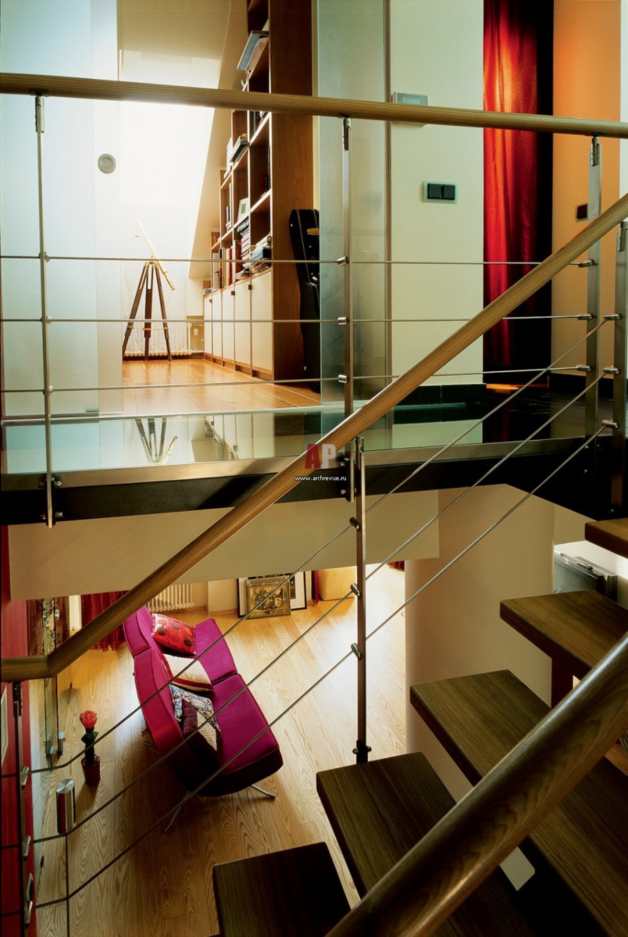 Кухня в стиле минимализма под лестницей