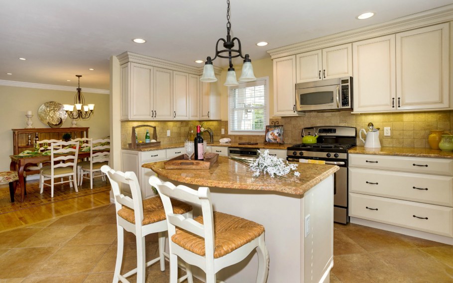 Большие кухни столовые