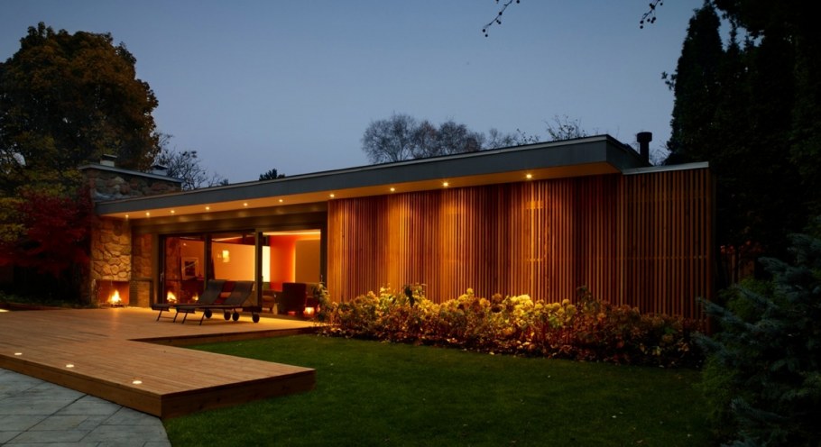 Дом с плоской крышей и панорамными окнами одноэтажный