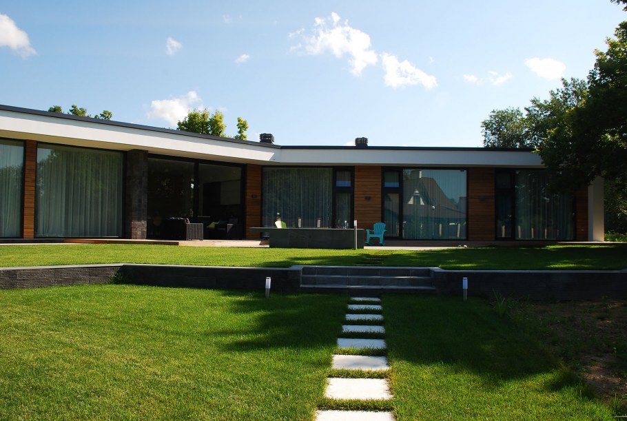 Одноэтажный дом с плоской кровлей