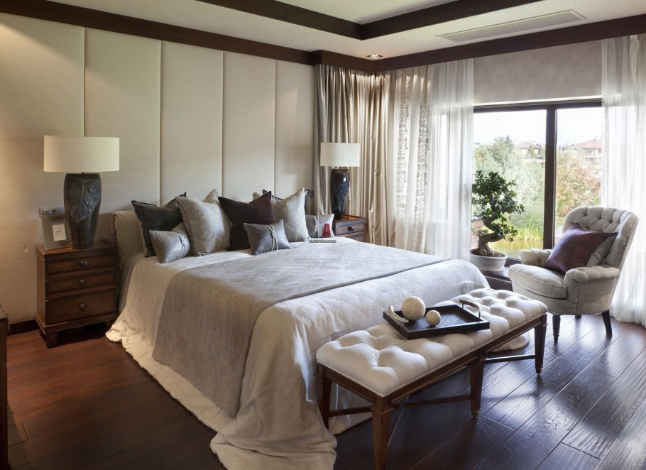 Спальня с двумя панорамными окнами