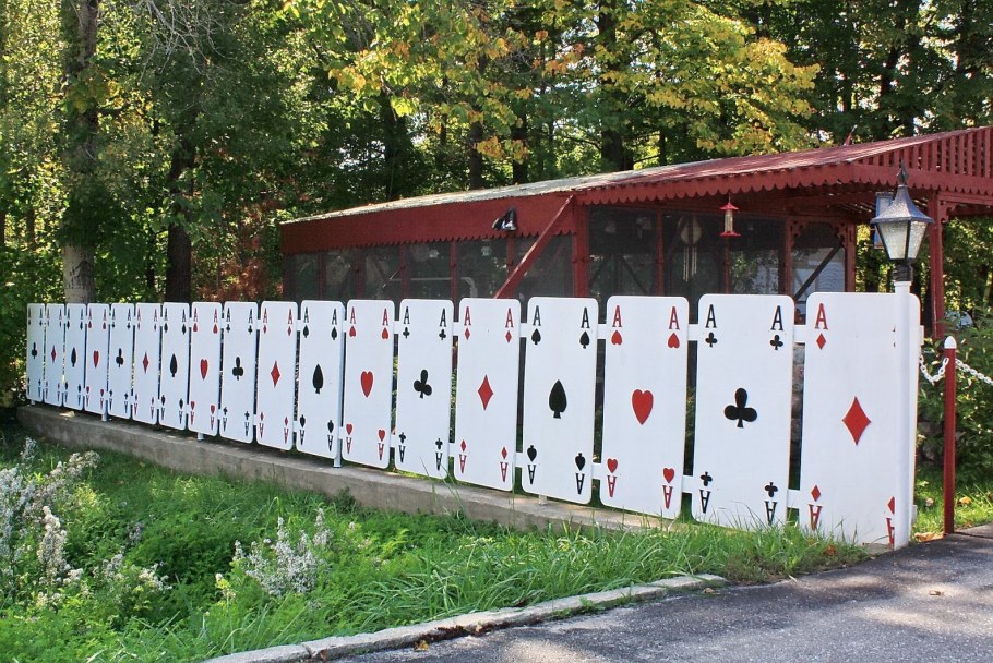 Необычные заборы для дачи