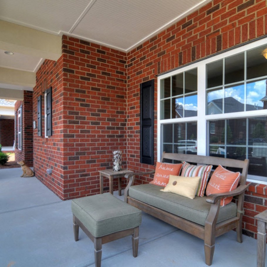 Домик из красного кирпича