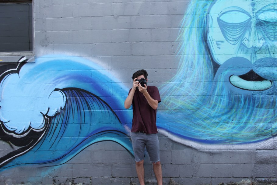 Баллончиком на стене