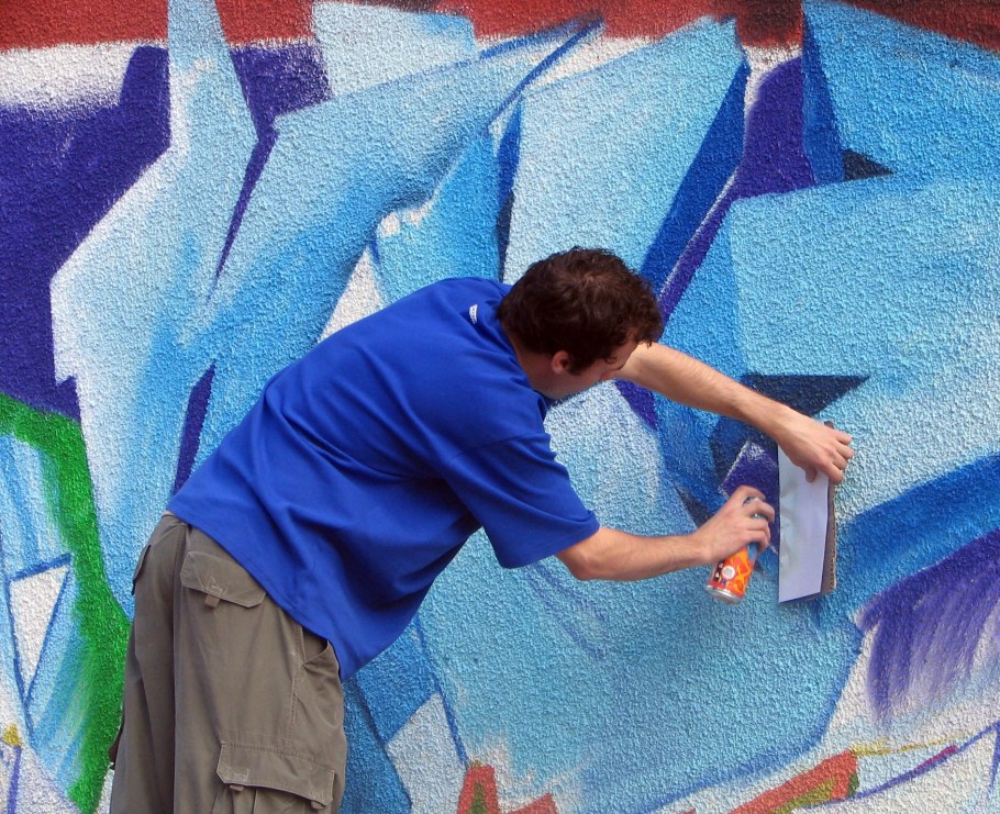 Рисовать граффити