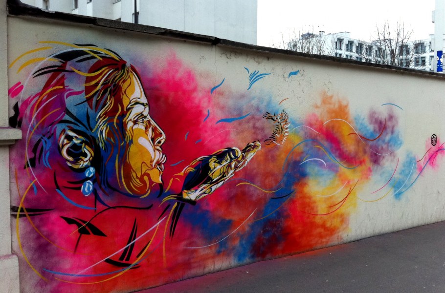 Рисование баллончиками на стене