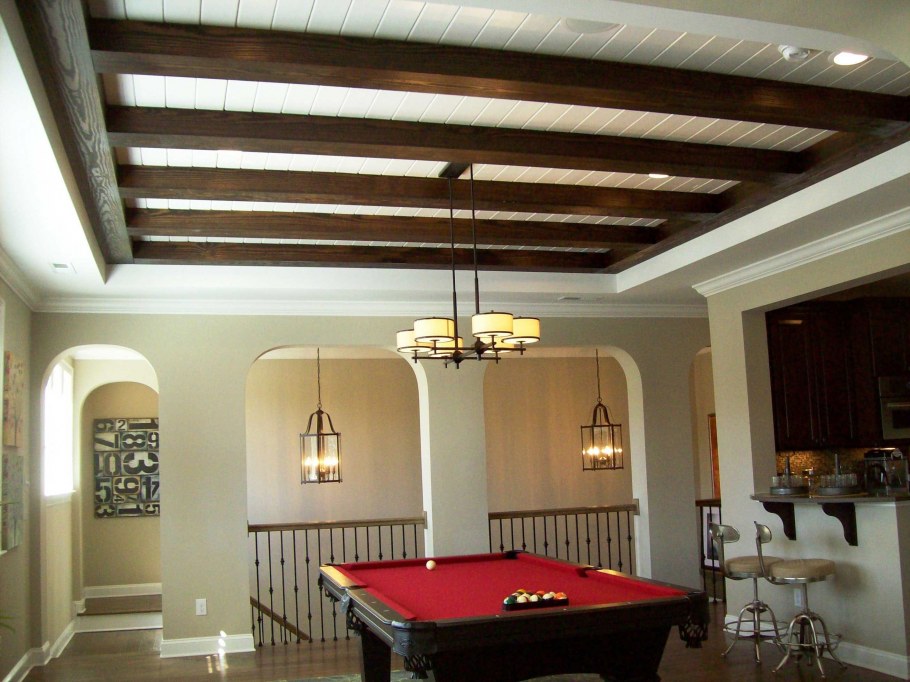 Отделка потолков в частном доме