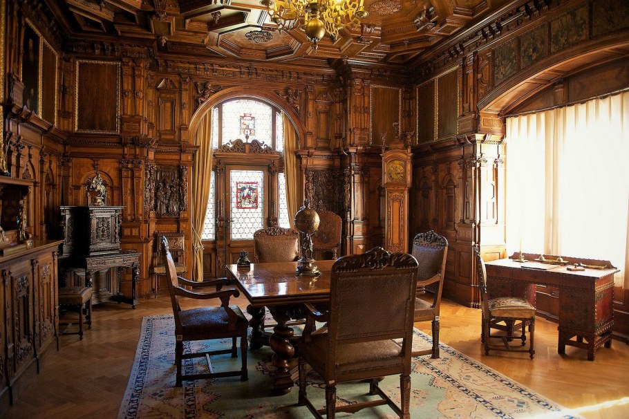 Замок Пелеш в Румынии интерьер