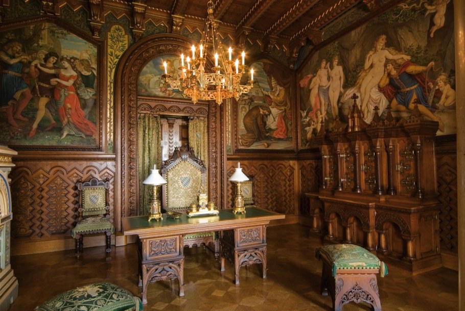 Замок Нойшванштайн в Германии изнутри