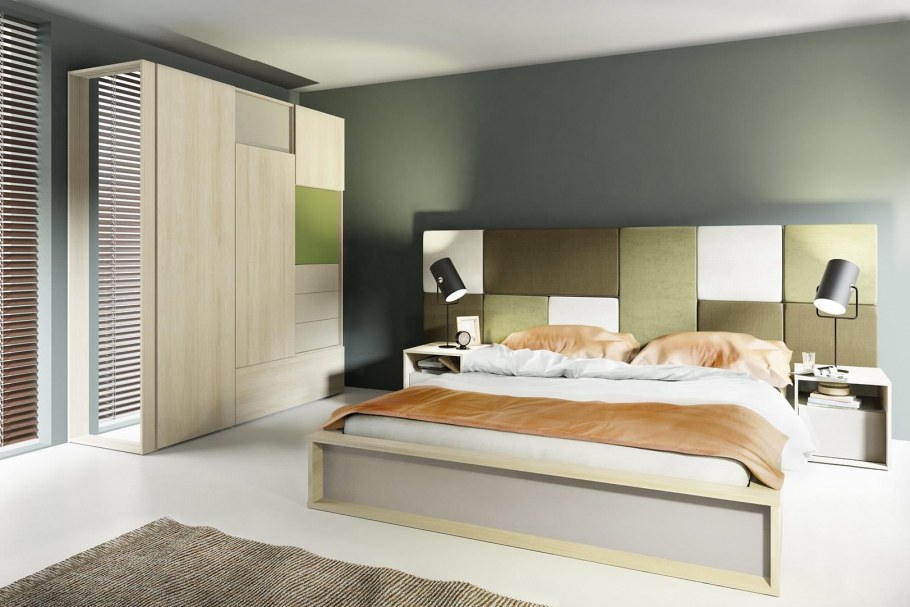 Спальня со шкафом в изголовье