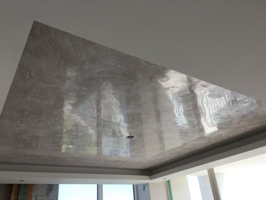 Натяжной потолок венецианская штукатурка