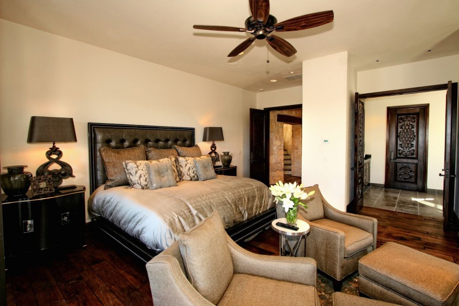 Спальня в испанском колониальном стиле