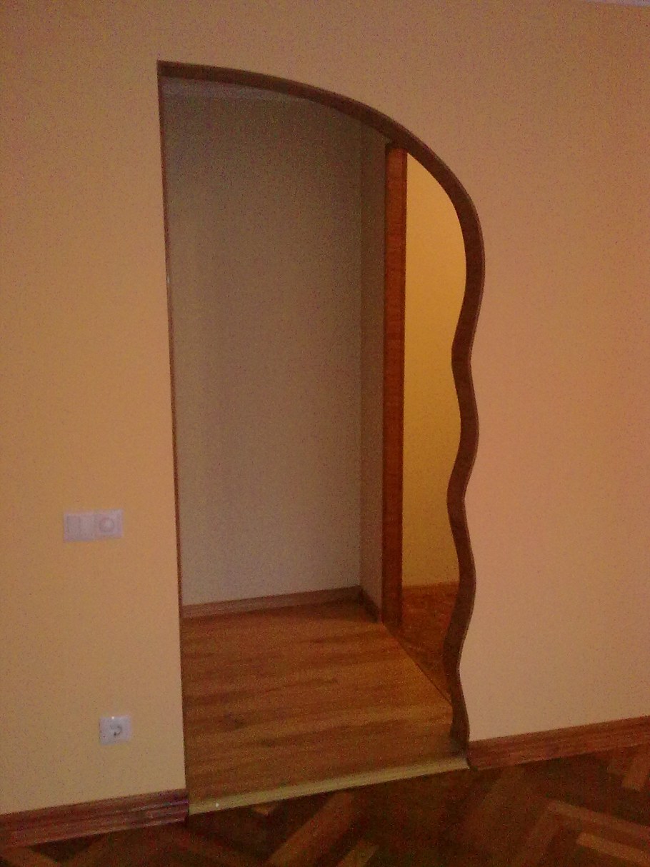 Балки в коридоре