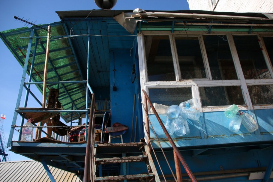 Дом на берегу моря с эллингом