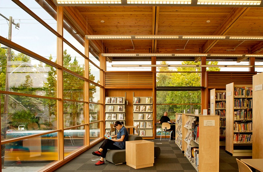 Интерьер общественной библиотеки