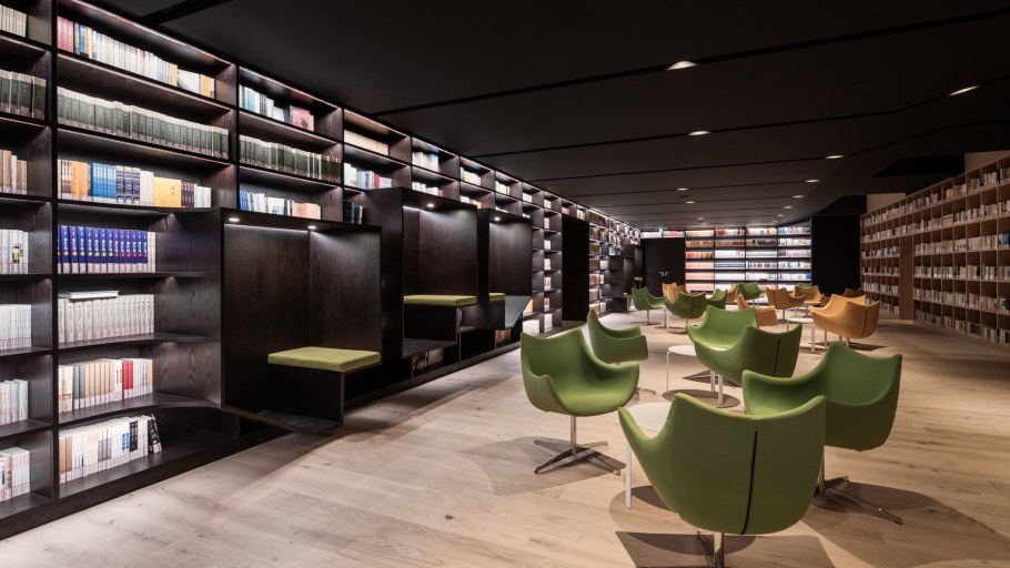 Библиотека в современном доме