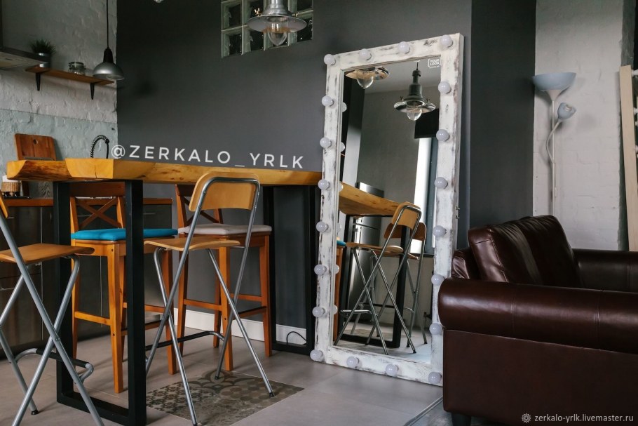 Гримерное зеркало в стиле лофт